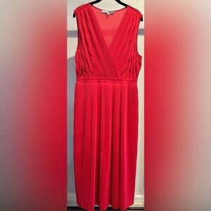Elegant Red Pleated Maxi Dress